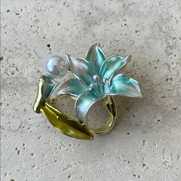 Charming Gold and Blue Enamel Brooch with Crystal Accents - Picture 1 of 1